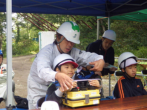 小学生無人化施工現場見学